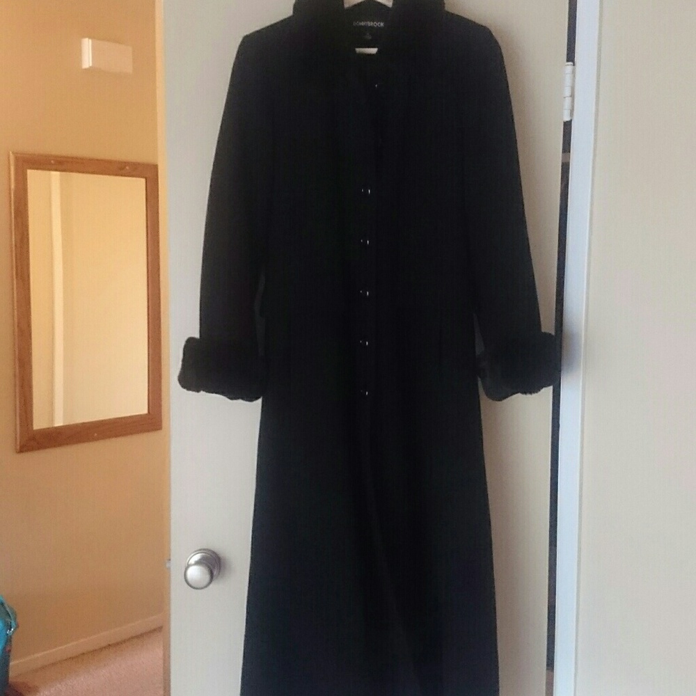Woolen coat with a fur  trimm